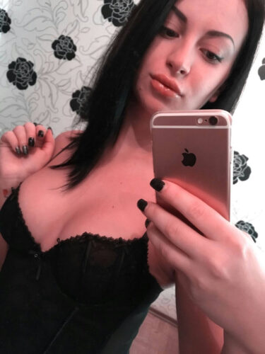 Kurtköy Tecrübeli Milf Escort Bayan Birgül Grup Yapıyor